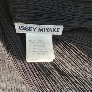 Issey Miyake plissé top
